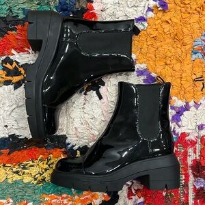 Stuart Weitzman Sz 38.5
Black Patton Norah Boot